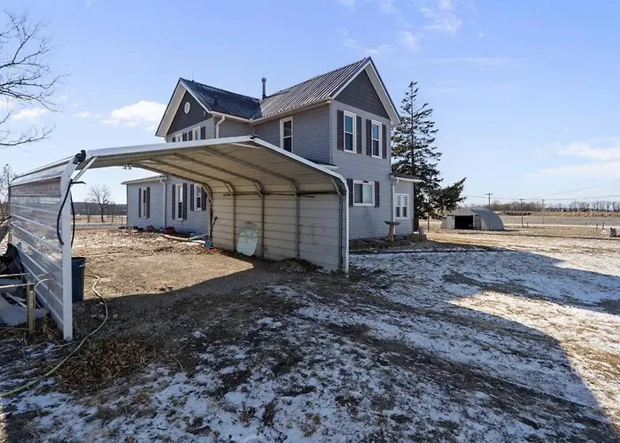 Pet-friendly Historic 4br In Illinois Lynn Center