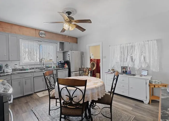 Pet-friendly Historic 4br In Illinois Ferienhaus Lynn Center