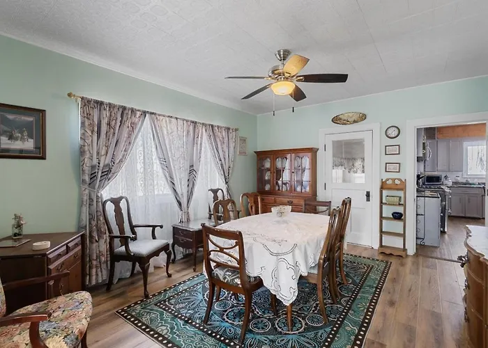 Pet-friendly Historic 4br In Illinois *