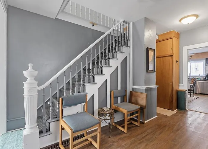 Pet-friendly Historic 4br In Illinois *