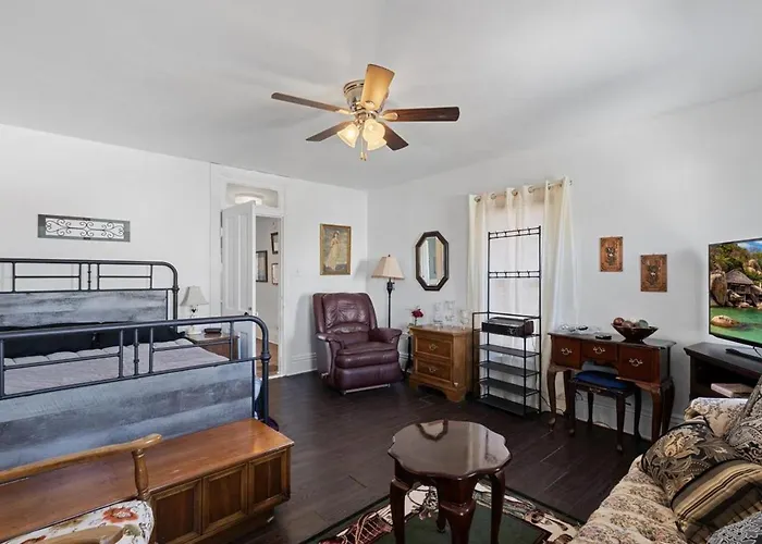 Pet-friendly Historic 4br In Illinois Ferienhaus *